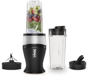Mixer subțire Ninja 700 W și aparat pentru smoothie, 2 cești de 470 ml cu capac, mixer personal, zdrobește gheață și fructe congelate, argintiu/negru QB3001UKS